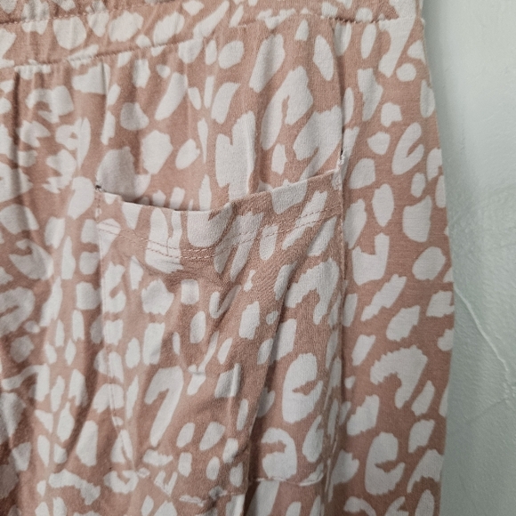LATES by Kate Women's Medium Salmon Tan Pink Leopard Patterned Lounge Set PJs - Picture 7 of 8